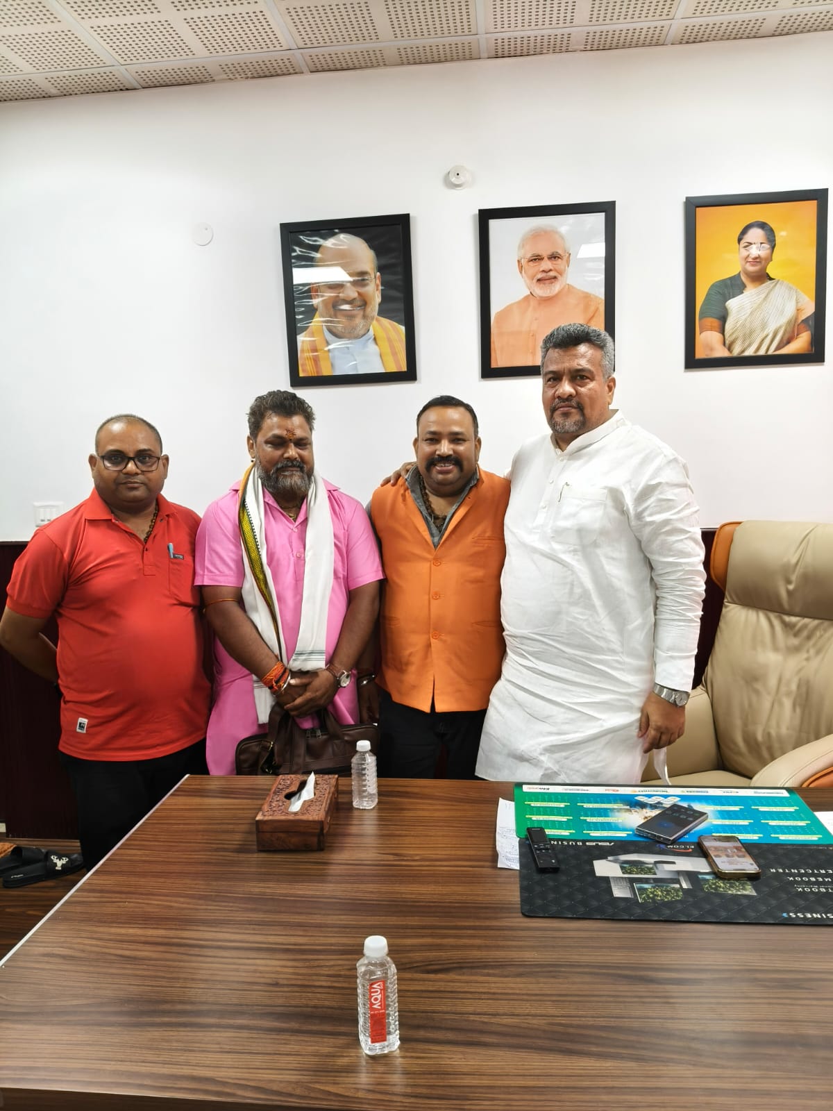 माननीय विधायक श्री चंदन चौधरी जी (संगम विहार) से आत्मीय एवं प्रेरणादायक मुलाकात हुई। – Meeting activity by Purvanchal Morcha