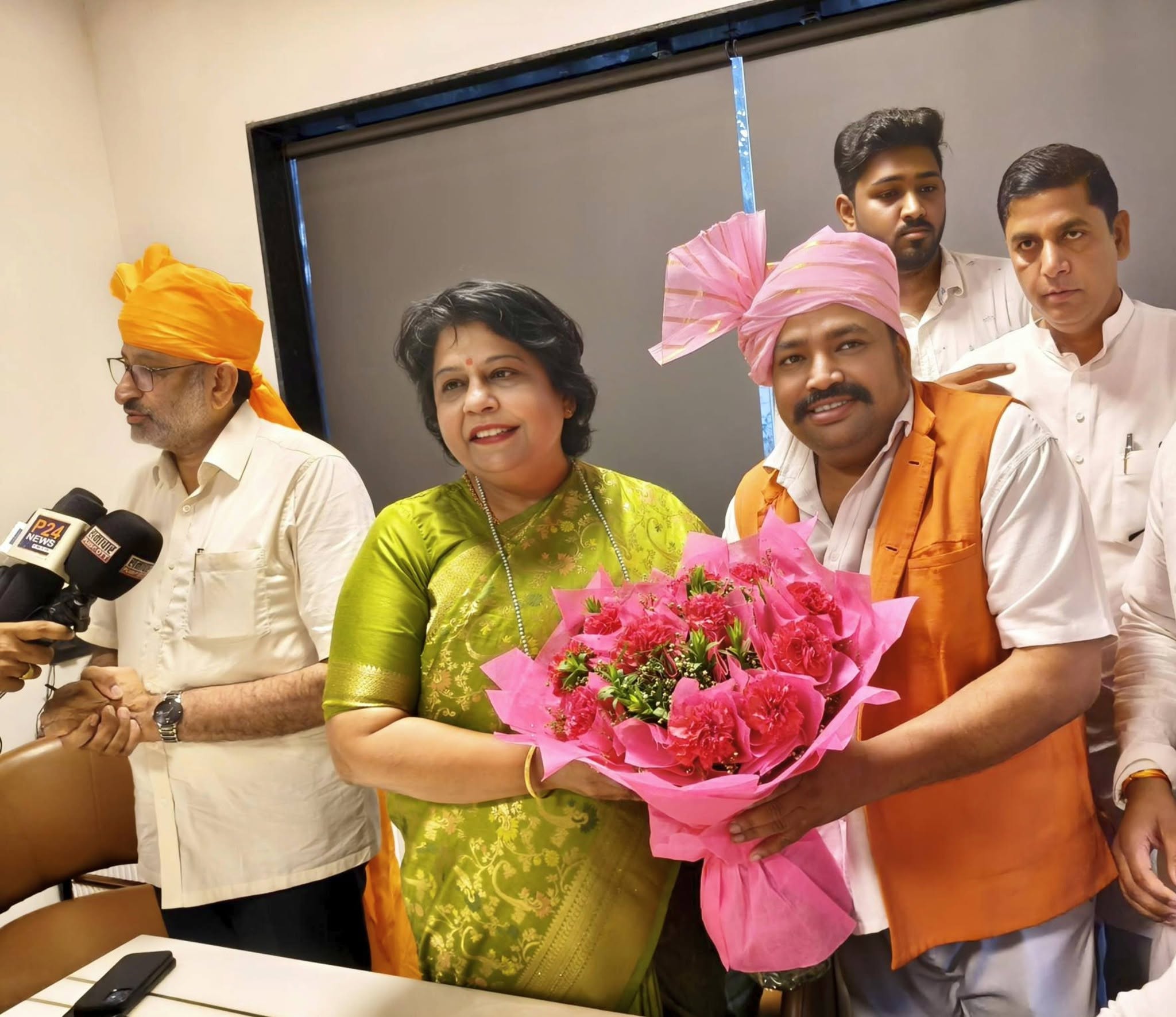 🌸 डिवाइन फॉर्म, मेन रोड, असोला फतेहपुर में आयोजित भव्य सम्मान समारोह 🌸 — Photo 2 – Leadership Meeting activity by Purvanchal Morcha