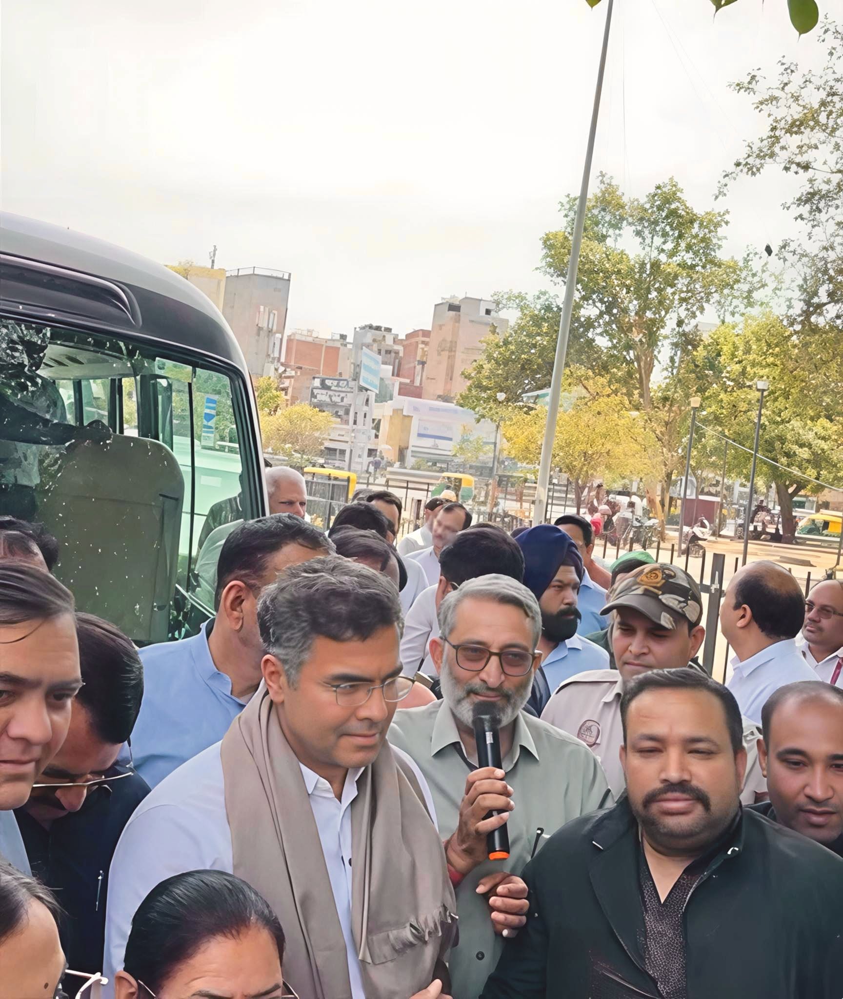 माननीय उपमुख्यमंत्री Pravesh Verma जी का आगमन हुआ। 🙏✨ — Photo 1 – Public Interaction activity by Purvanchal Morcha